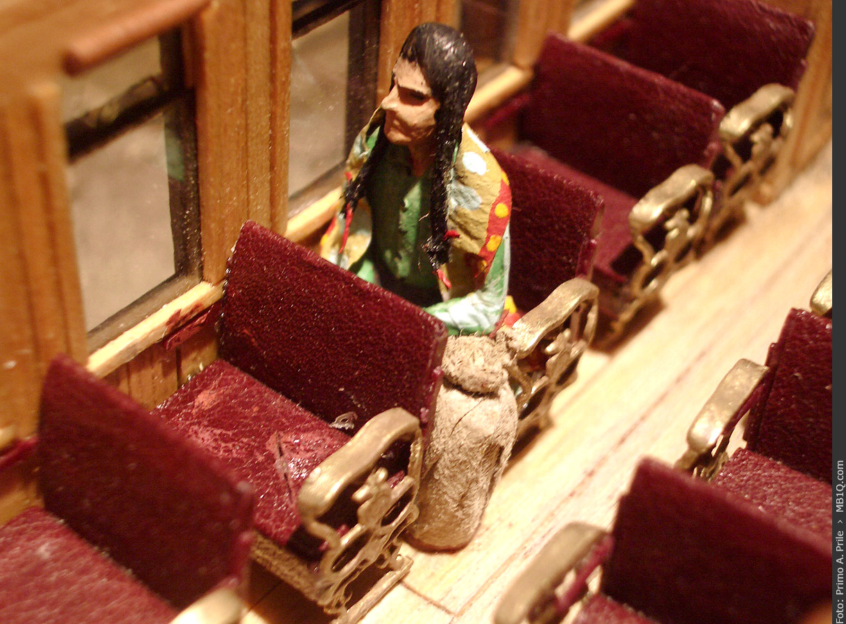 In einem D&RGW-Personenwagen sitzender Indianer