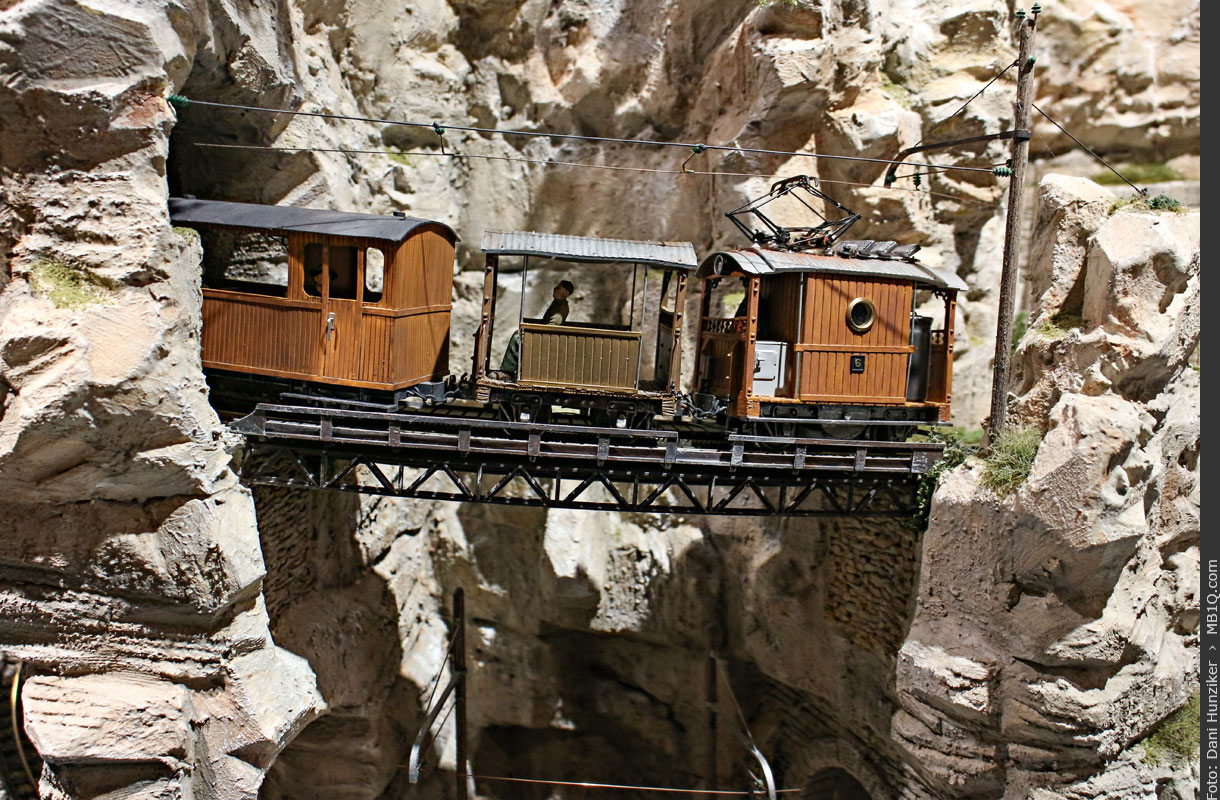 Brücke mit Zahnradbahnzug