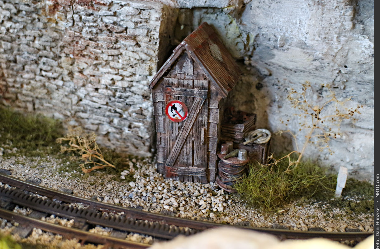 Materialschuppen für den Oberleitungsbau