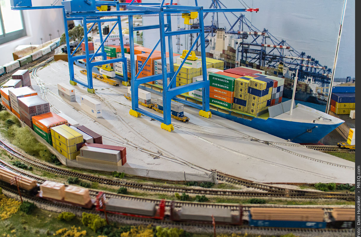 Containerterminal in Spur N, NTRAK Swiss Division
