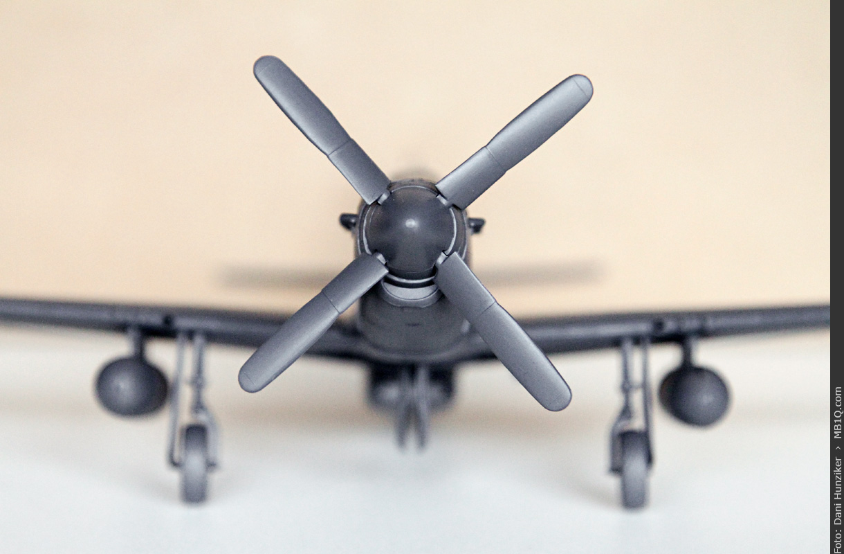 North American P-51D «Mustang» im Massstab 1:48 von vorne