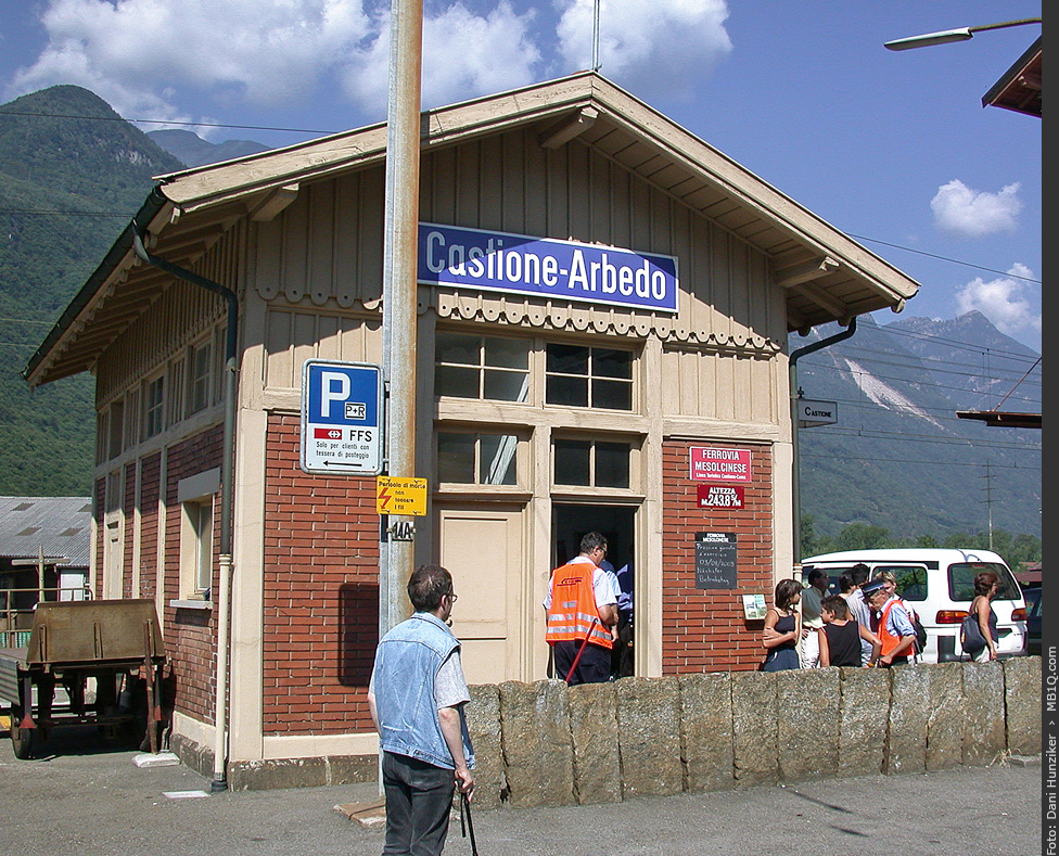Stationsgebäude Castione-Arbedo der Ferrovia Mesolcinese (FM)